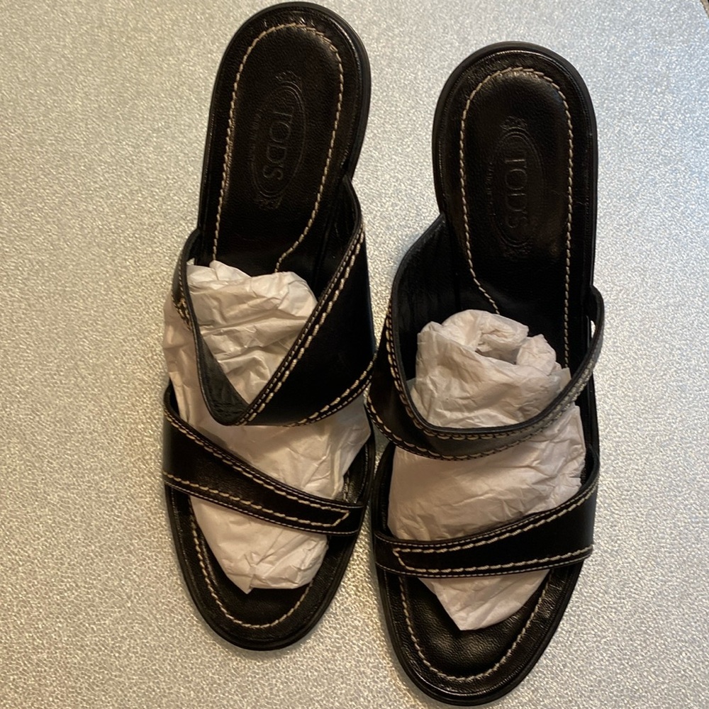 Tod’s Sz 8 EUC black leather kitten heels . Worn one time inside only.